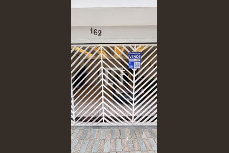 Casa à venda com 123m², 3 quartos e 2 vagas Casa à venda com 123m², 3 quartos e 2 vagasFachada