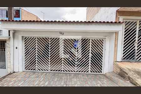 Casa à venda com 123m², 3 quartos e 2 vagas Casa à venda com 123m², 3 quartos e 2 vagasFachada