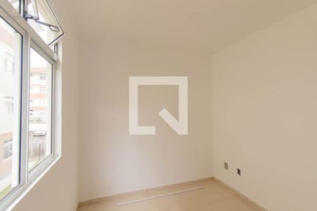 Quarto 1 de apartamento para alugar com 2 quartos, 45m² em Tatuquara, Curitiba