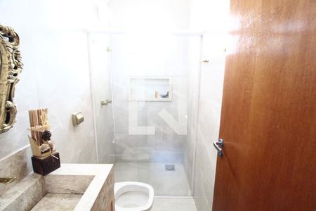 Casa para alugar com 270m², 4 quartos e 6 vagasBanheiro do Quarto 2