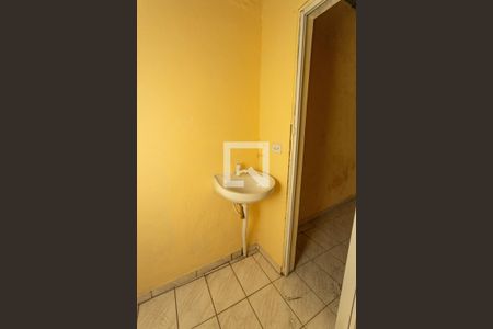 Casa à venda com 107m², 2 quartos e 3 vagasBanheiro da edícula 