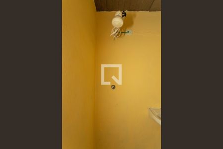 Casa à venda com 107m², 2 quartos e 3 vagasBanheiro da edícula 