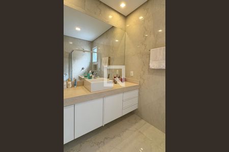 Casa de condomínio à venda com 510m², 4 quartos e 5 vagasBanheiro da Suíte 3