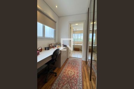 Casa de condomínio à venda com 510m², 4 quartos e 5 vagasCloset da suíte 1