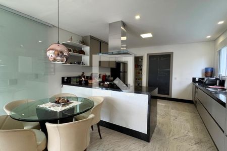 Casa de condomínio à venda com 510m², 4 quartos e 5 vagasCopa