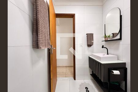 Casa à venda com 250m², 3 quartos e 2 vagasBanheiro 