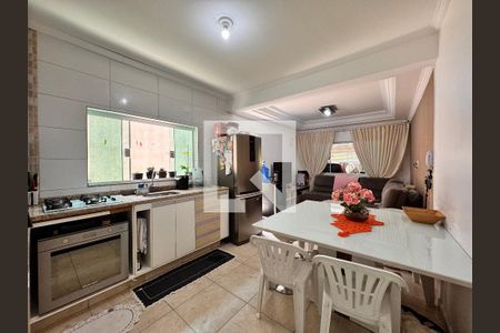 Casa à venda com 250m², 3 quartos e 2 vagasCozinha 