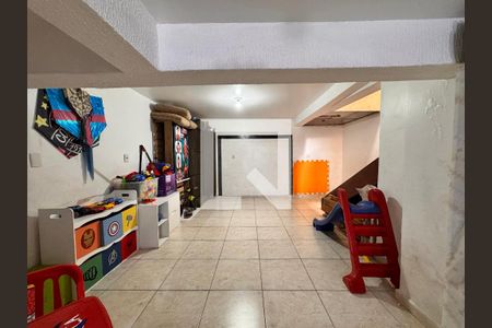 Casa à venda com 250m², 3 quartos e 2 vagasSótão