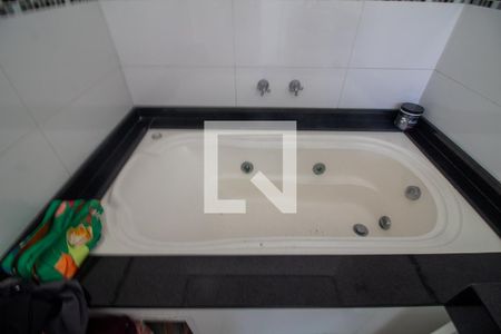 Casa à venda com 540m², 4 quartos e 4 vagasBanheiro da Suíte 2