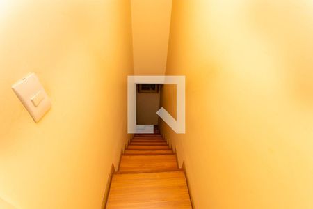 Casa à venda com 280m², 4 quartos e 2 vagasCasa 2 - Escada