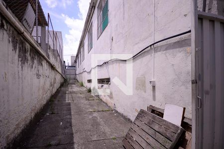 Casa à venda com 80m², 1 quarto e 8 vagasEntrada