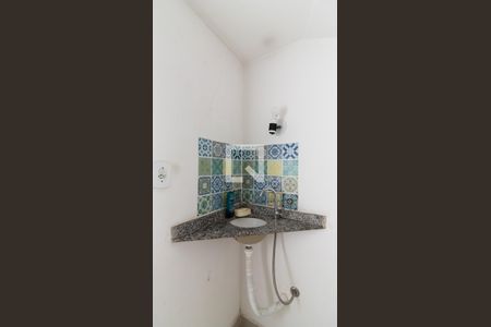 Lavabo de casa de condomínio para alugar com 2 quartos, 60m² em Vila Pierina, São Paulo