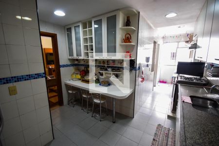 Apartamento à venda com 200m², 3 quartos e 2 vagas Apartamento à venda com 200m², 3 quartos e 2 vagasCozinha