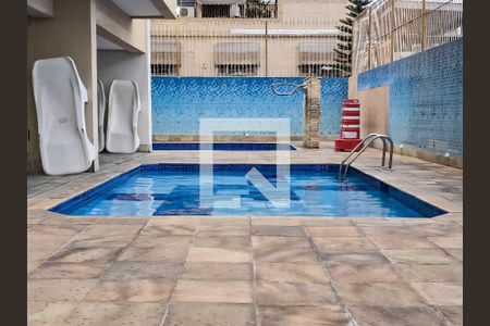 Apartamento à venda com 200m², 3 quartos e 2 vagas Apartamento à venda com 200m², 3 quartos e 2 vagasÁrea comum - Piscina