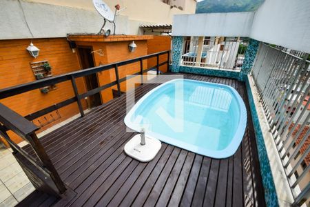 Apartamento à venda com 200m², 3 quartos e 2 vagas Apartamento à venda com 200m², 3 quartos e 2 vagasCobertura (Piscina)