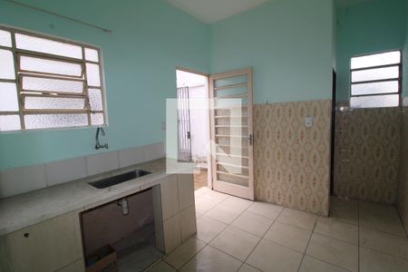 Casa à venda com 90m², 4 quartos e 2 vagasEdícula - Cozinha