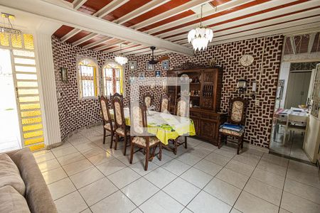 Casa à venda com 230m², 3 quartos e 6 vagasCopa