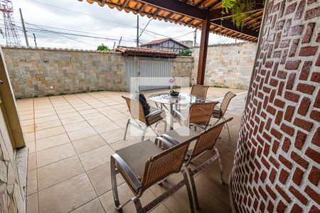 Casa à venda com 230m², 3 quartos e 6 vagasGaragem