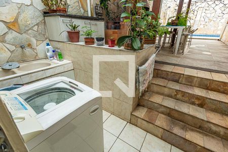 Casa à venda com 230m², 3 quartos e 6 vagasArea de serviço