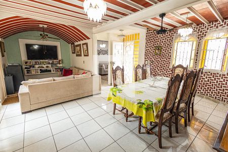 Casa à venda com 230m², 3 quartos e 6 vagasCopa