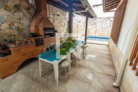 Casa à venda com 230m², 3 quartos e 6 vagasEsapço gourmet