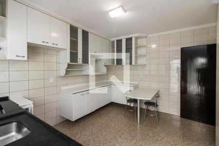 Casa para alugar com 145m², 3 quartos e 2 vagas Casa para alugar com 145m², 3 quartos e 2 vagasCozinha