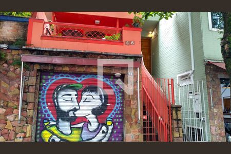 Casa à venda com 180m², 2 quartos e 1 vaga Casa à venda com 180m², 2 quartos e 1 vagaFachada