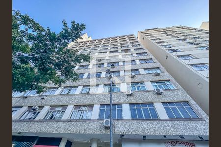 Apartamento para alugar com 69m², 2 quartos e sem vagaFachada