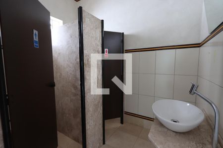 Casa para alugar com 278m², 3 quartos e 5 vagasBanheiro