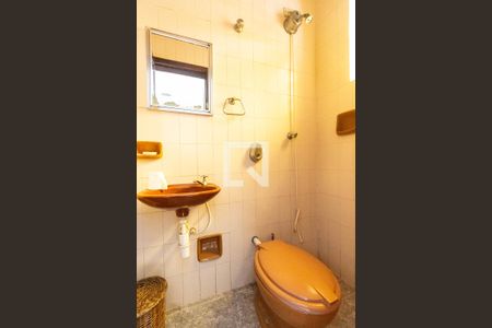 Casa à venda com 220m², 3 quartos e 3 vagasBanheiro de serviço