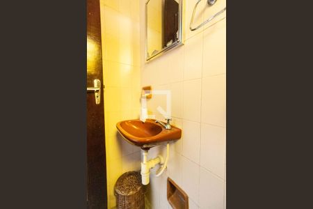 Casa à venda com 220m², 3 quartos e 3 vagasBanheiro de serviço