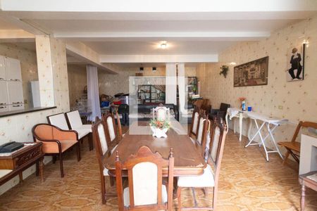 Casa à venda com 220m², 3 quartos e 3 vagasQuarto de serviço