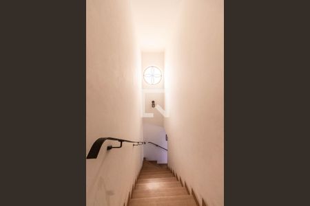 Casa à venda com 220m², 3 quartos e 3 vagasEscada