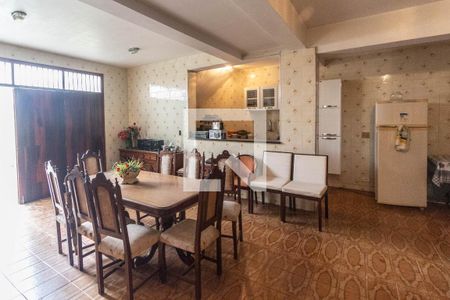 Casa à venda com 220m², 3 quartos e 3 vagasQuarto de serviço