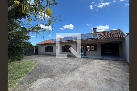 Casa à venda com 860m², 4 quartos e 7 vagas Casa à venda com 860m², 4 quartos e 7 vagasFachada