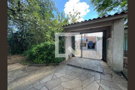 Casa à venda com 860m², 4 quartos e 7 vagas Casa à venda com 860m², 4 quartos e 7 vagasFachada