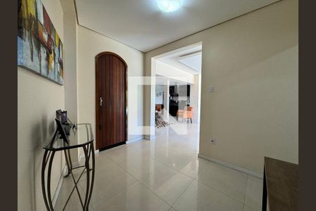 Casa à venda com 860m², 4 quartos e 7 vagas Casa à venda com 860m², 4 quartos e 7 vagasSala