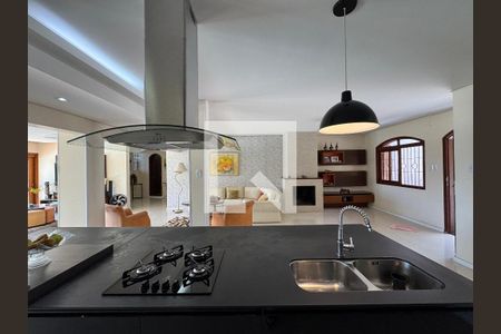 Casa à venda com 860m², 4 quartos e 7 vagas Casa à venda com 860m², 4 quartos e 7 vagasCozinha