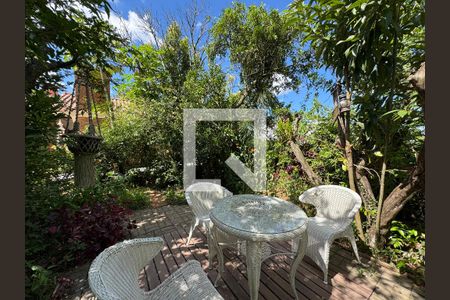 Casa à venda com 860m², 4 quartos e 7 vagas Casa à venda com 860m², 4 quartos e 7 vagasÁrea comum