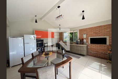 Casa à venda com 860m², 4 quartos e 7 vagas Casa à venda com 860m², 4 quartos e 7 vagasEspaço Gourmet