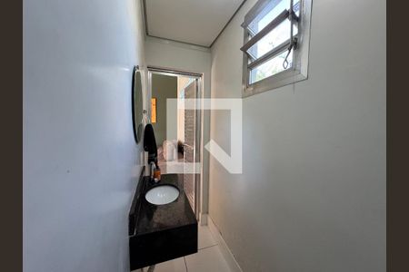 Casa à venda com 860m², 4 quartos e 7 vagas Casa à venda com 860m², 4 quartos e 7 vagasBanheiro de Serviço