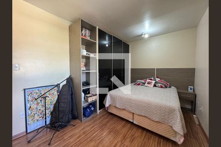 Casa à venda com 860m², 4 quartos e 7 vagas Casa à venda com 860m², 4 quartos e 7 vagasQuarto