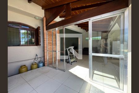 Casa à venda com 860m², 4 quartos e 7 vagas Casa à venda com 860m², 4 quartos e 7 vagasÁrea comum