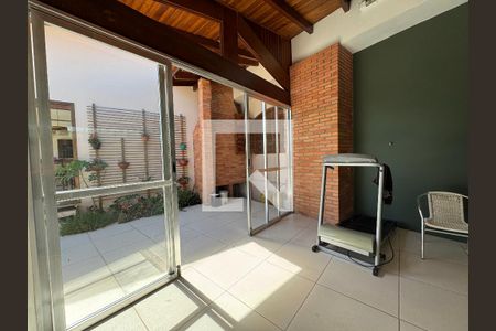 Casa à venda com 860m², 4 quartos e 7 vagas Casa à venda com 860m², 4 quartos e 7 vagasÁrea comum