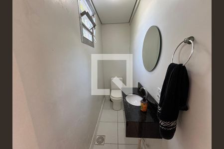 Casa à venda com 860m², 4 quartos e 7 vagas Casa à venda com 860m², 4 quartos e 7 vagasBanheiro de Serviço