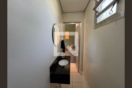 Casa à venda com 860m², 4 quartos e 7 vagas Casa à venda com 860m², 4 quartos e 7 vagasBanheiro de Serviço