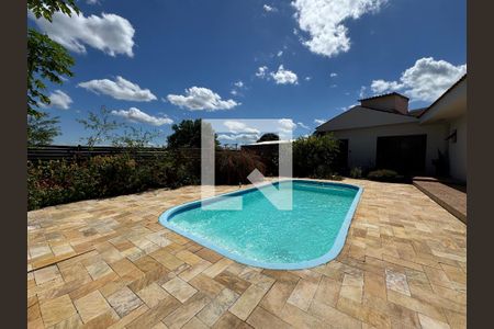 Casa à venda com 860m², 4 quartos e 7 vagas Casa à venda com 860m², 4 quartos e 7 vagasÁrea comum