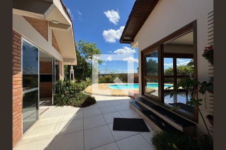 Casa à venda com 860m², 4 quartos e 7 vagas Casa à venda com 860m², 4 quartos e 7 vagasÁrea comum