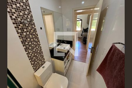 Casa à venda com 860m², 4 quartos e 7 vagas Casa à venda com 860m², 4 quartos e 7 vagasBanheiro Social