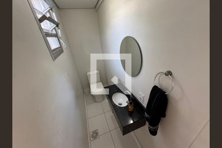 Casa à venda com 860m², 4 quartos e 7 vagas Casa à venda com 860m², 4 quartos e 7 vagasBanheiro de Serviço